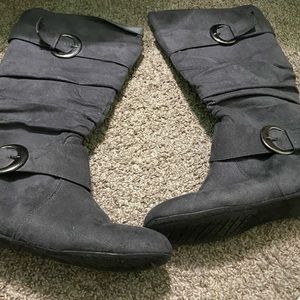 Gray women’s mid calf boot